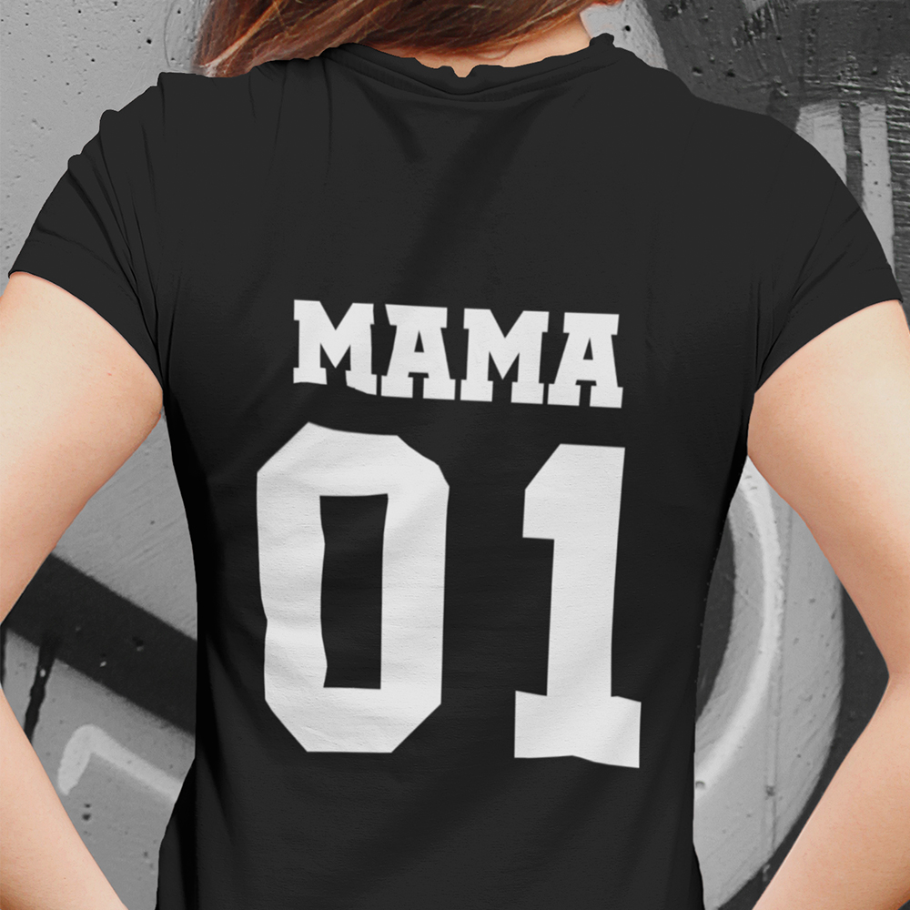 Czarna koszulka z modnym nadrukiem Mama 01